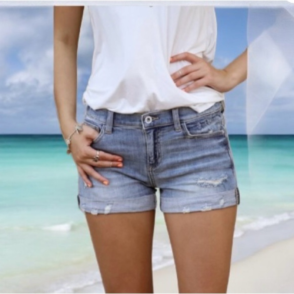 Hollister Denim Slouchy Short Size 26 -3-EUC- ☀️⛺️-relaxed fit -distressed​​ - Picture 4 of 7